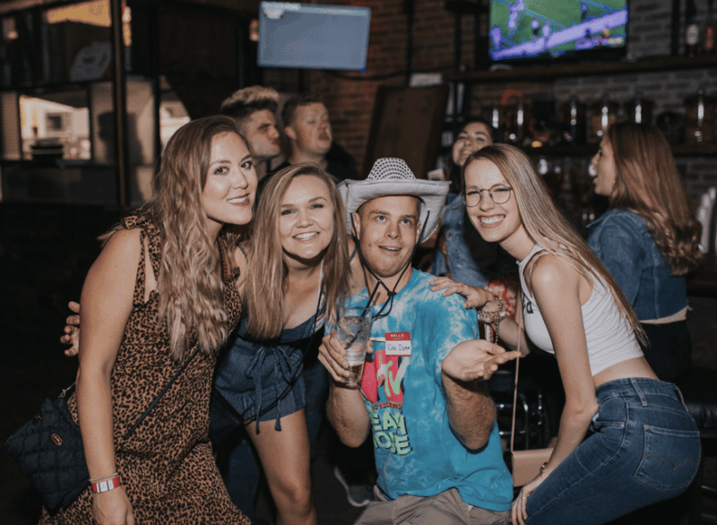neighborhood-bar-crawl-in-rino-arts-district-denver