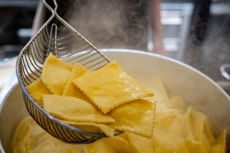 neighborhood-shopping-homemade-pasta