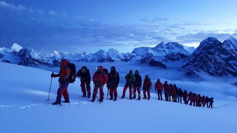 Nepal: Guided 30-day climbing trip - Mera, Island & Lobuche - Key Points