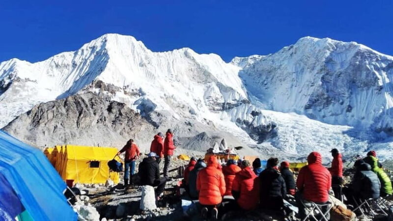 Nepal: Guided 30-day climbing trip - Mera, Island & Lobuche - A Practical Overview of the Experience