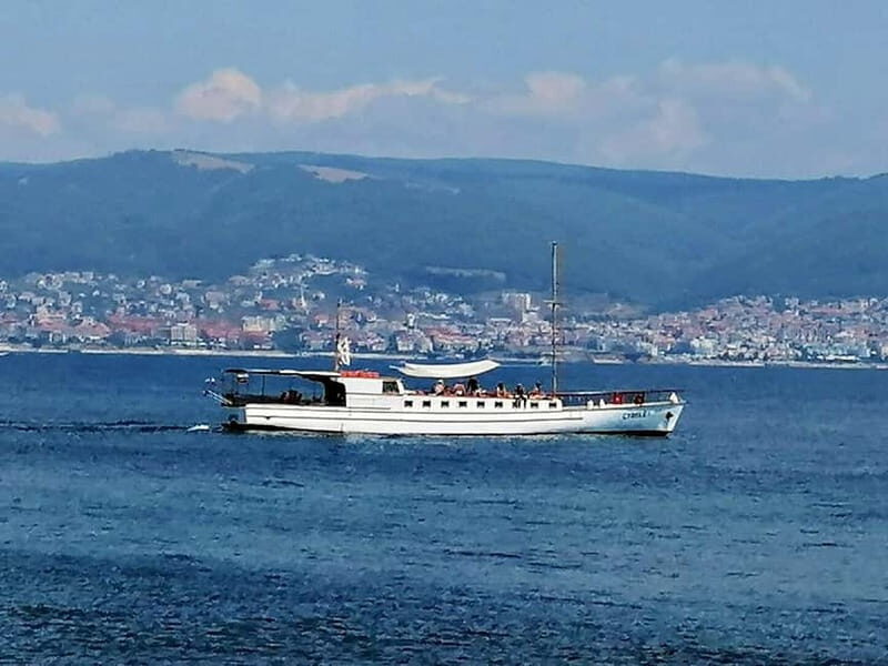 Nessebar: 4-Hour Boat Tour incl. Fishing, Lunch & Drinks - Key Points