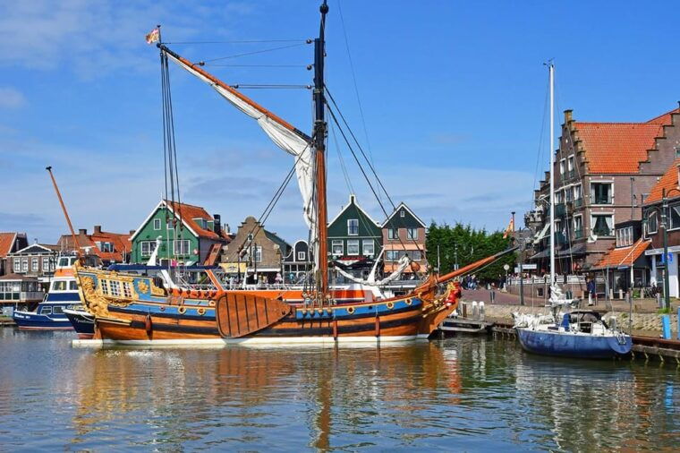 netherlands-private-tourtesla-suv-zaanse-schans-volendam