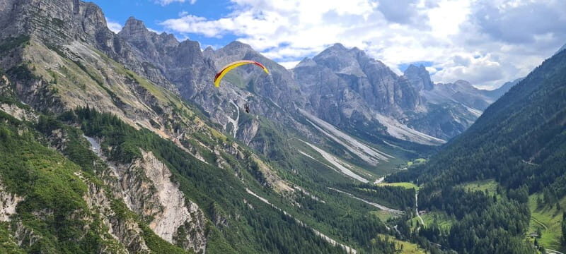 Neustift im Stubaital: Tandem Paragliding Flight - How the Tour Begins: Meeting Your Pilot and Getting Ready
