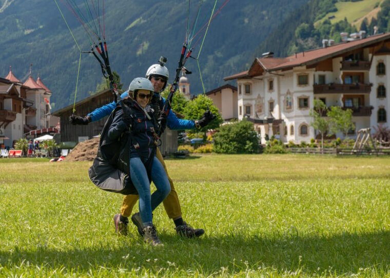 neustift-in-stubaital-tandem-paragliding-flight
