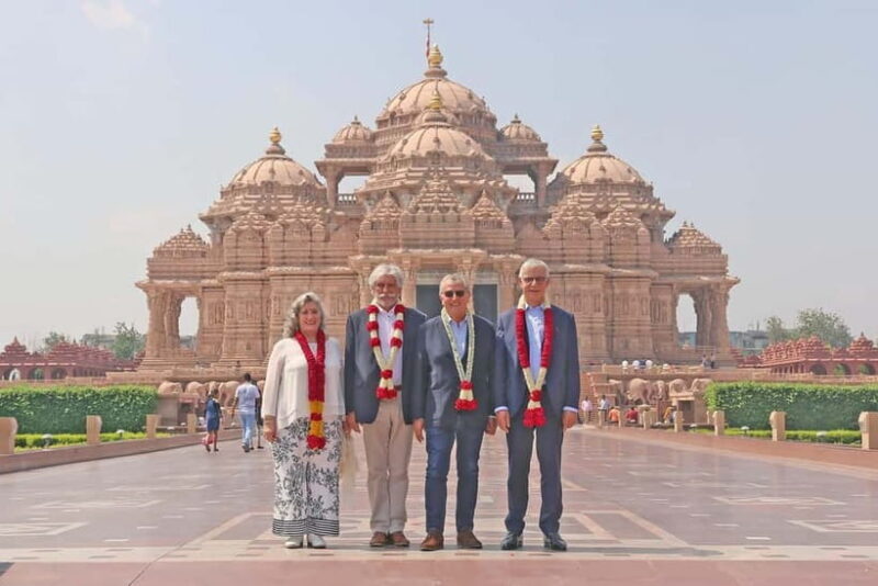 New Delhi: Akshardham Temple Light Show with Custom Add-Ons - The Journey Begins: Hotel Pickup and Transportation