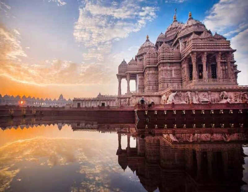 New Delhi: Akshardham Temple Tour with Water and Light Show - Key Points