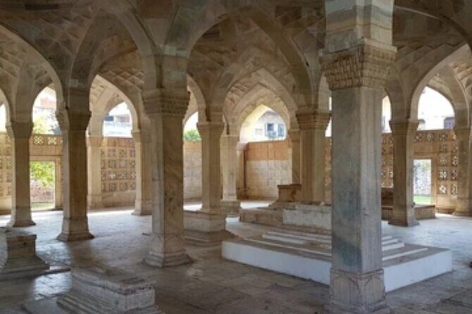 New Delhi: Hazrat Nizamuddin & Humayun Tomb Guided Walking Tour - Authenticity and Unique Insights