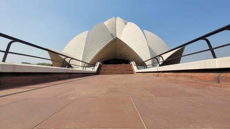 New Delhi: Lotus Temple Guided Tour with Hotel Pickup - Detailed Breakdown of the Itinerary