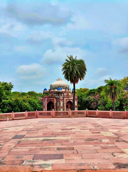 New Delhi Tuk-Tuk Tour - Quiet Moments in Green Spaces