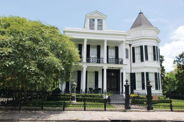 new-orleans-2-5-hour-city-cemetery-tour-by-bus