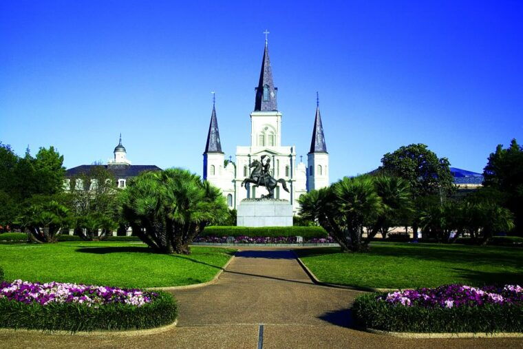 new-orleans-2-5-hour-city-cemetery-tour-by-bus