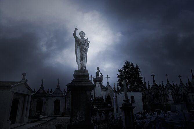 new-orleans-cemetery-and-paranormal-investigation-bus-tour