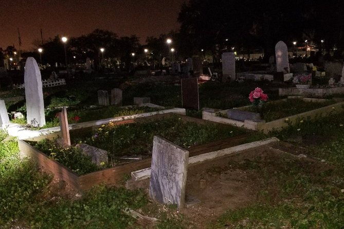 new-orleans-cemetery-and-paranormal-investigation-bus-tour