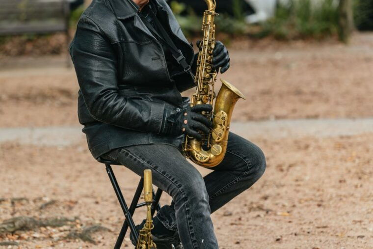 new-orleans-city-and-cemetery-bus-tour-garden-district-walk