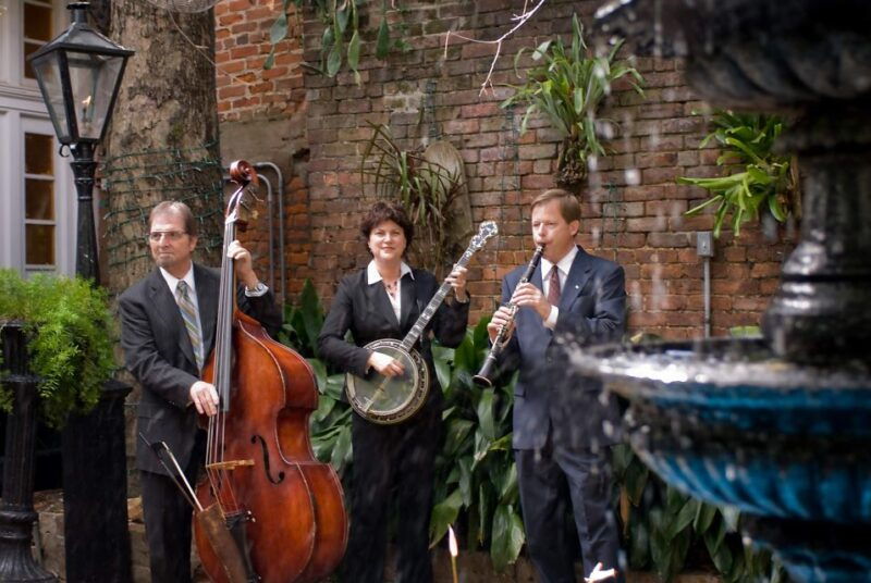 new-orleans-court-of-two-sisters-jazz-brunch-buffet