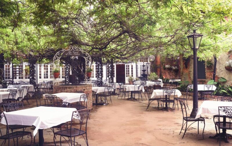 new-orleans-court-of-two-sisters-jazz-brunch-buffet