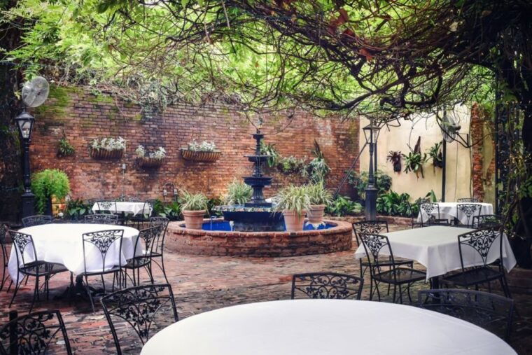 new-orleans-court-of-two-sisters-jazz-brunch-buffet