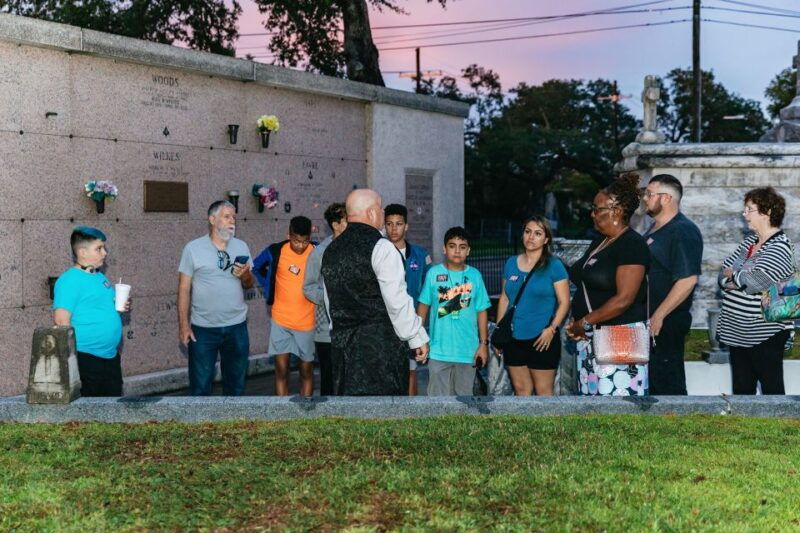 new-orleans-dead-of-night-ghosts-and-cemetery-bus-tour-2