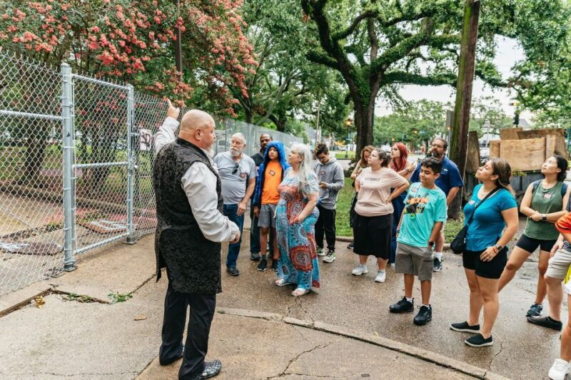 new-orleans-dead-of-night-ghosts-and-cemetery-bus-tour-2