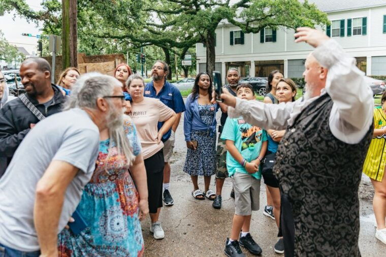 new-orleans-dead-of-night-ghosts-and-cemetery-bus-tour-2