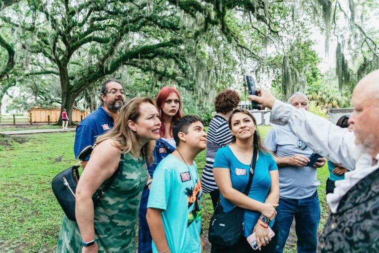 new-orleans-dead-of-night-ghosts-and-cemetery-bus-tour-2