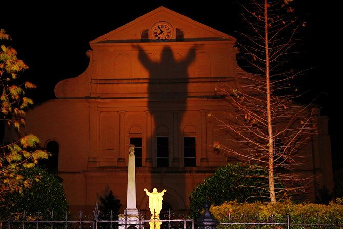 new-orleans-dead-of-night-ghosts-and-cemetery-bus-tour