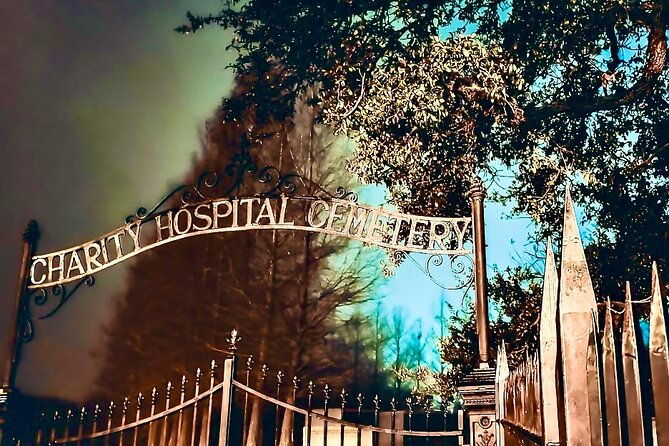 new-orleans-dead-of-night-ghosts-and-cemetery-bus-tour