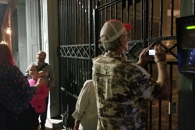 new-orleans-evening-small-group-haunted-walking-tour