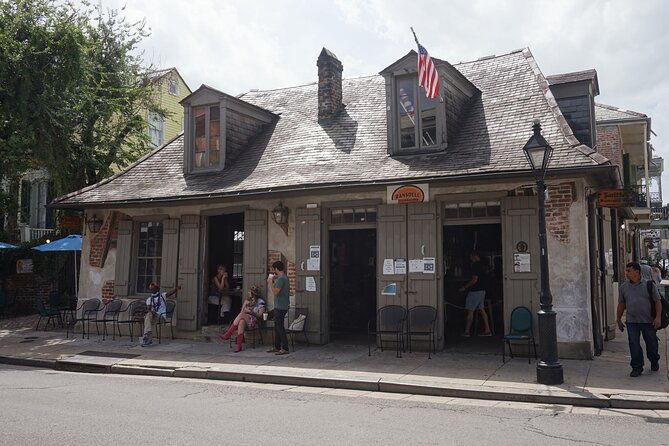 new-orleans-french-quarter-cemetery-bike-tour