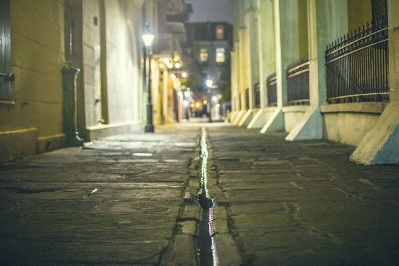 New Orleans: Ghost, Crime, Voodoo, and Vampires Guided Tour - Meeting Points and Navigation