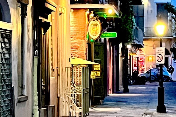 new-orleans-haunted-legends-scandals-small-group-tour