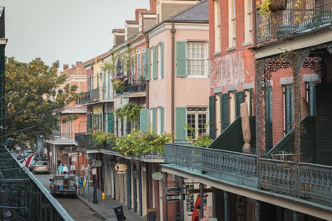 new-orleans-haunted-legends-scandals-small-group-tour