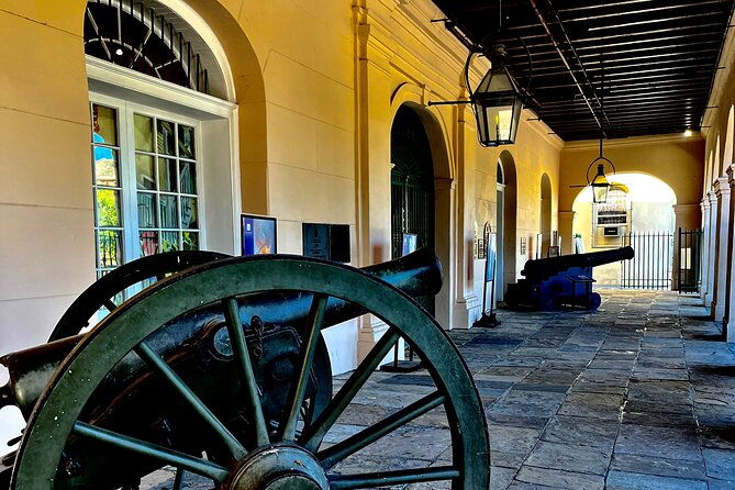 new-orleans-haunted-legends-scandals-small-group-tour