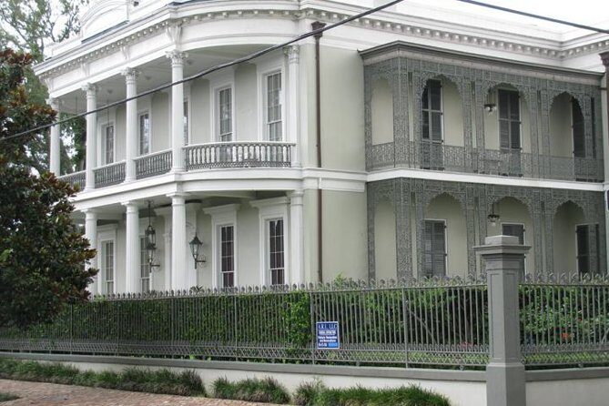 New Orleans Homes of the Rich and Famous Tour of the Garden District - An In-Depth Look at the Garden District Tour