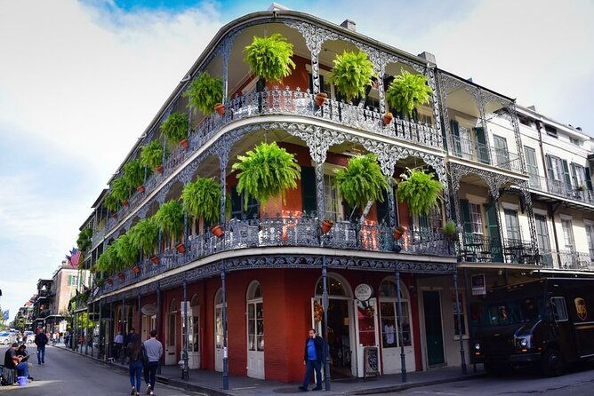 new-orleans-mardi-gras-2025-experience