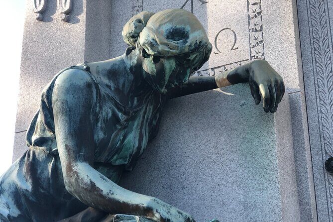 New Orleans Metairie Cemetery Tour: Millionaires and Mausoleums - Discovering the Richness of Metairie Cemetery