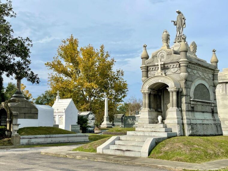 new-orleans-millionaires-tombs-of-metairie-cemetery-tour