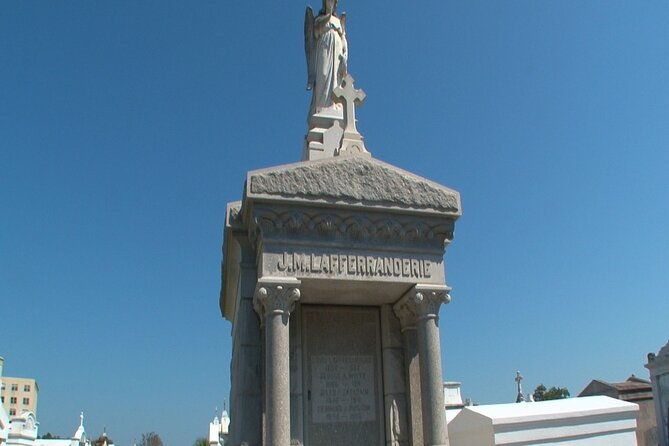 new-orleans-private-city-and-cemetery-tour-up-to-24-passengers