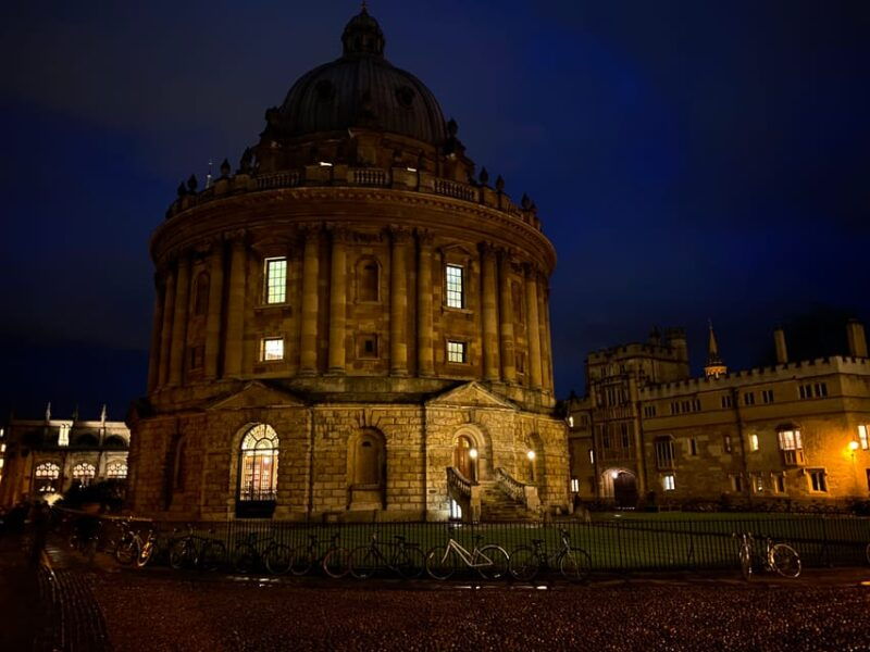 new-oxford-costumed-ghost-tour-in-character