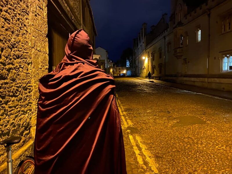 new-oxford-costumed-ghost-tour-in-character