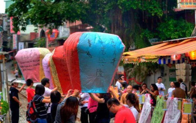 new-taipei-pingxi-sky-lantern-festival-experience-in-shifen