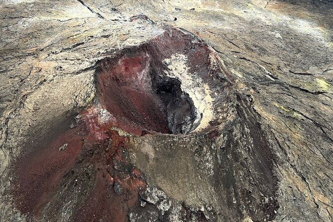 new-volcanic-eruption-area-helicopter-tour-in-iceland