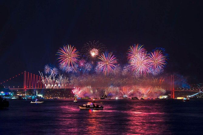 new-years-eve-dinner-cruise-party-on-bosphorus-istanbul-2026