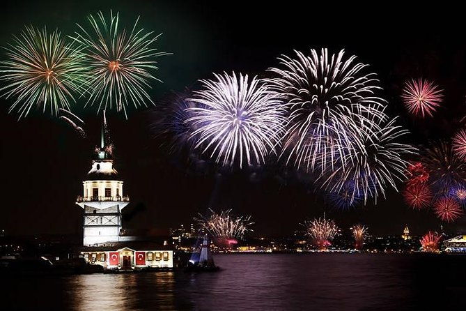 new-years-eve-dinner-cruise-party-on-bosphorus-istanbul-2026