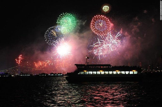 new-years-eve-dinner-cruise-party-on-bosphorus-istanbul-2026