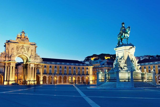 new-years-eve-on-a-boat-with-champagne-and-fireworks