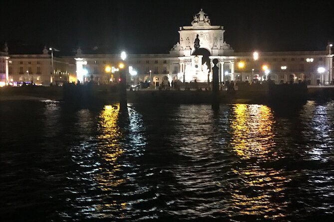 new-years-eve-on-a-sailboat-with-fireworks-display-in-lisbon
