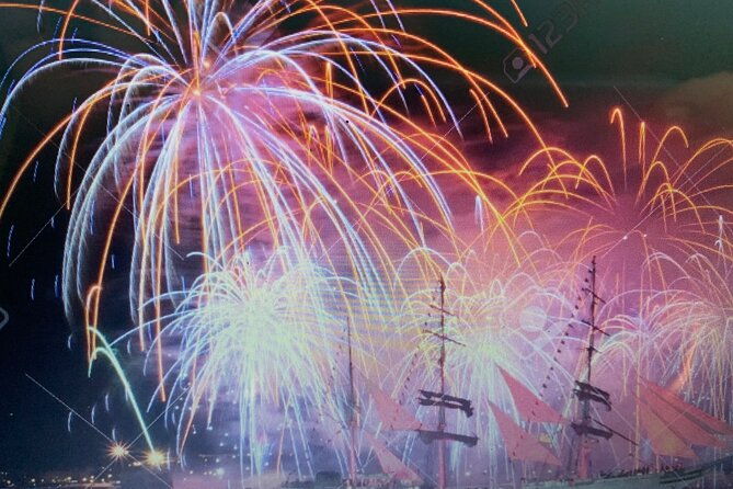new-years-eve-on-a-sailboat-with-fireworks-display-in-lisbon