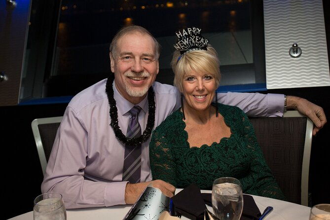 new-years-eve-plated-dinner-cruise-on-lake-michigan