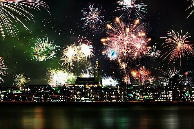 new-years-fireworks-by-boat-from-reykjavik-2